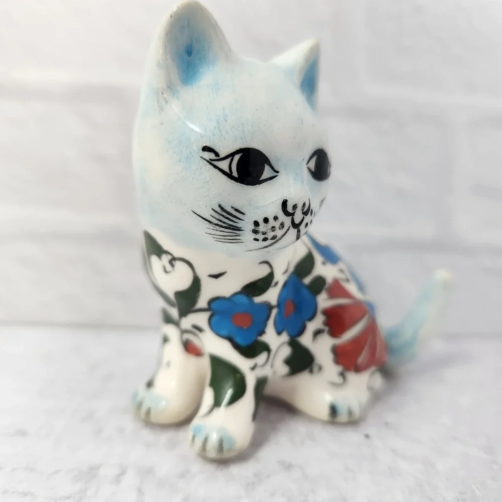 Vtg Turkish 50s Hand Painted Porcelain Cat Kitten Sitting Floral Flowers Signed